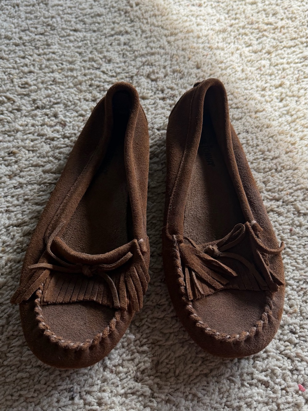 Women's Minnetonka Brown Suede Fringe Moccasin Flats